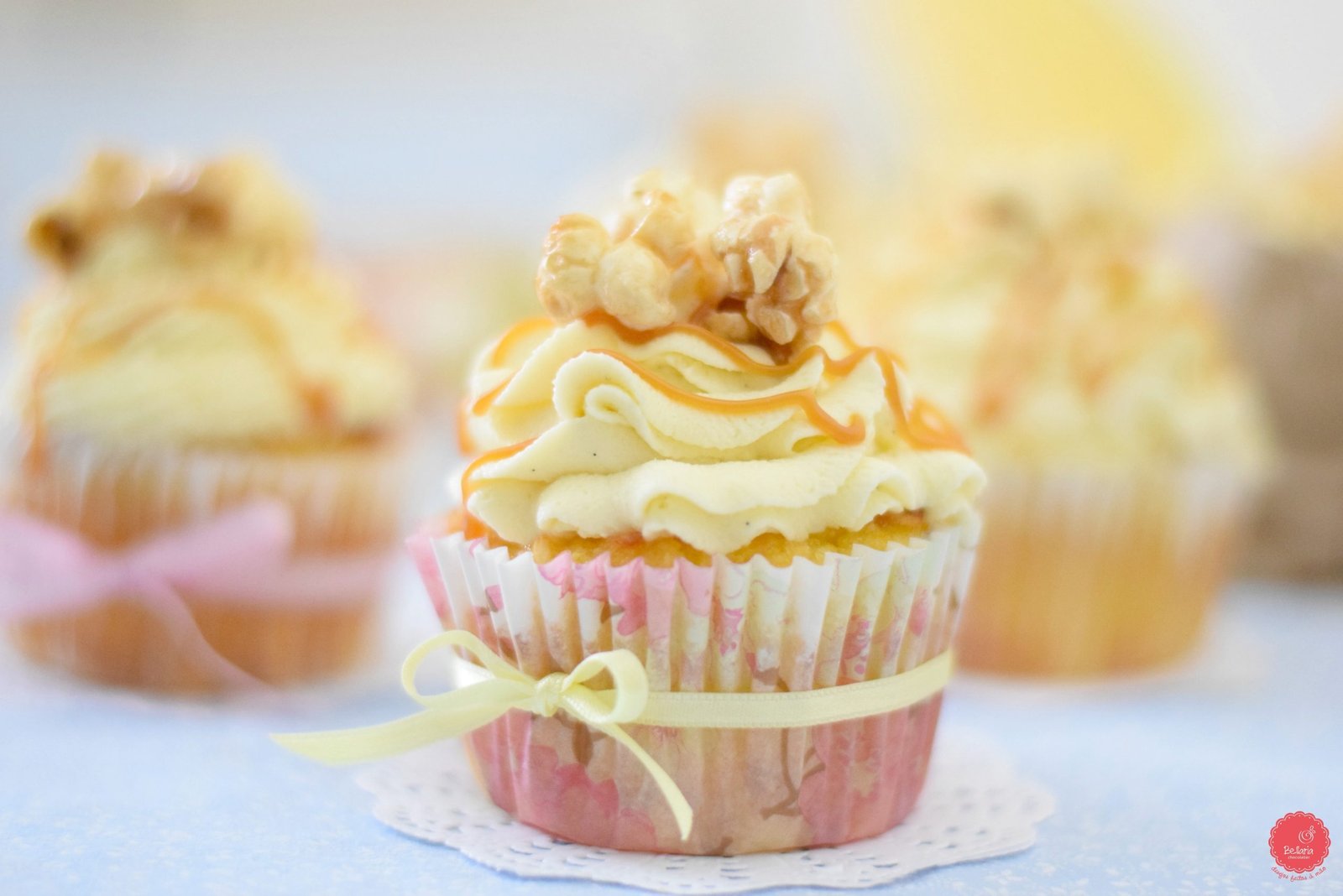 CUPCAKE DE MILHO E PIPOCA CARAMELADA 3 CUPCAKE DE MILHO E PIPOCA CARAMELADA